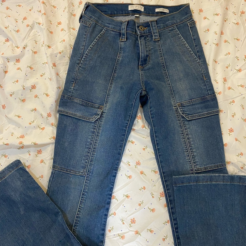 Sofia jeans size 2 boot cut super cute